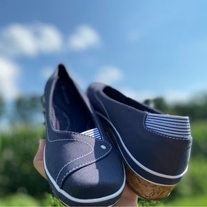 🦋 GRASSHOPPERS | Women’s size 9M | Slip-ons